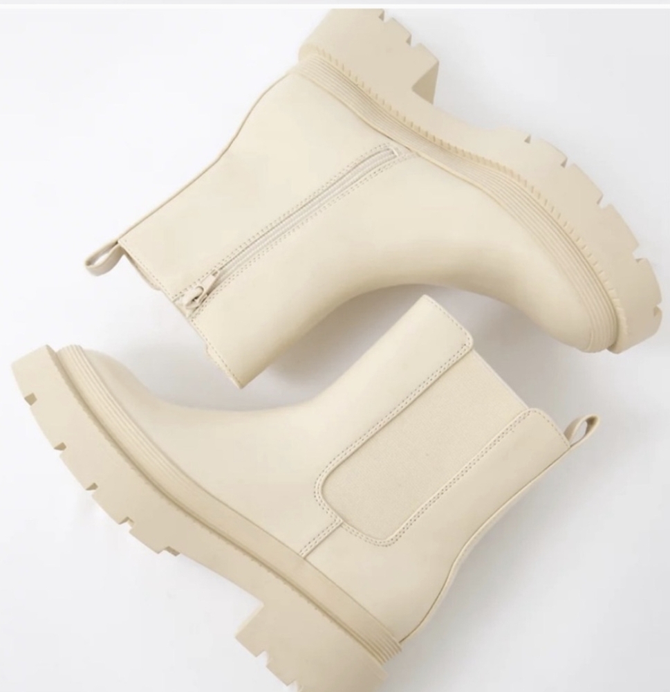 American Eagle Cream Chelsea Boots - Picture 4 of 16